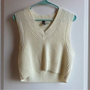 H&M Divided knitted v-neck sweater vest